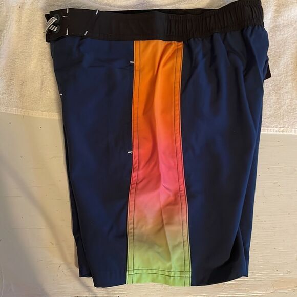 NWOT medium (8) Wonder Nation Qui k Dry side panel swim trunks - Picture 6 of 10